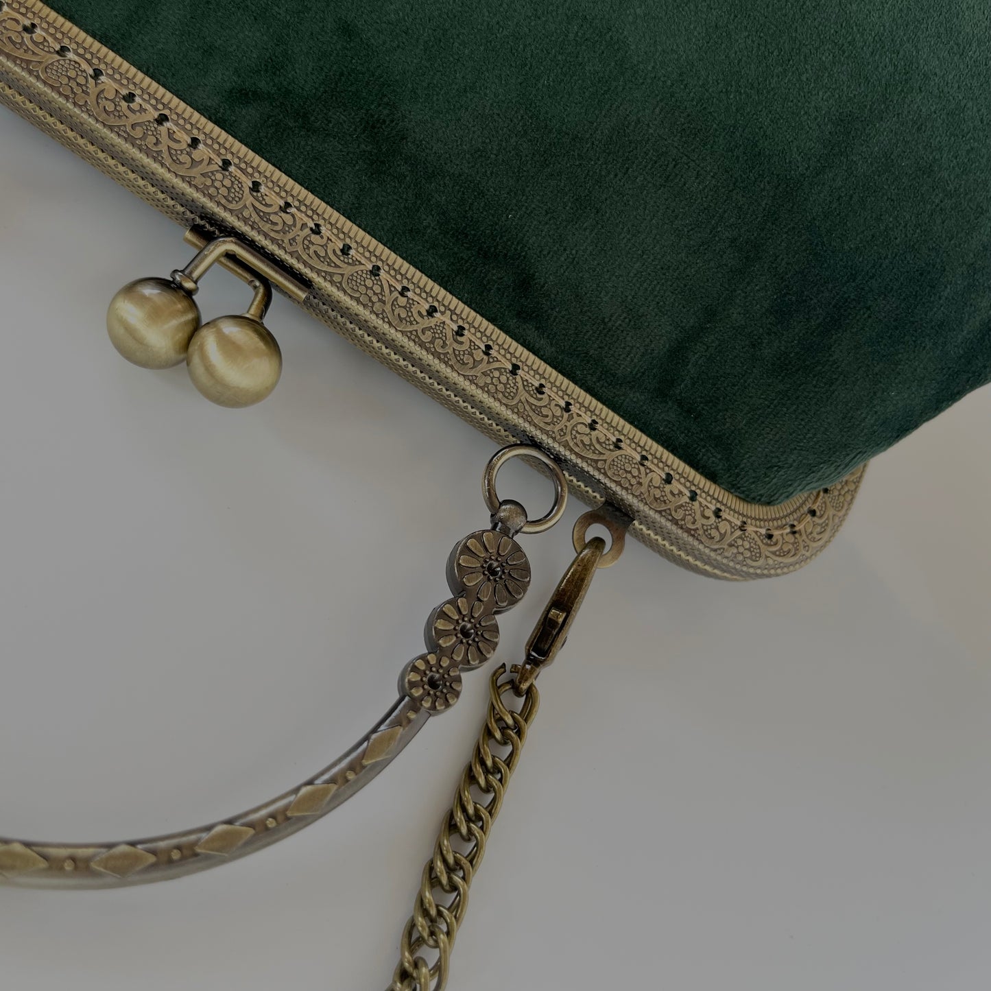 Sac en velours avec poignée vert bouteille