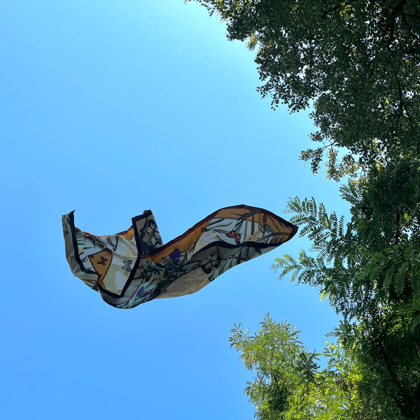 Reversible scarf (different colors) 106003- Hand-rolled edges (Copy)