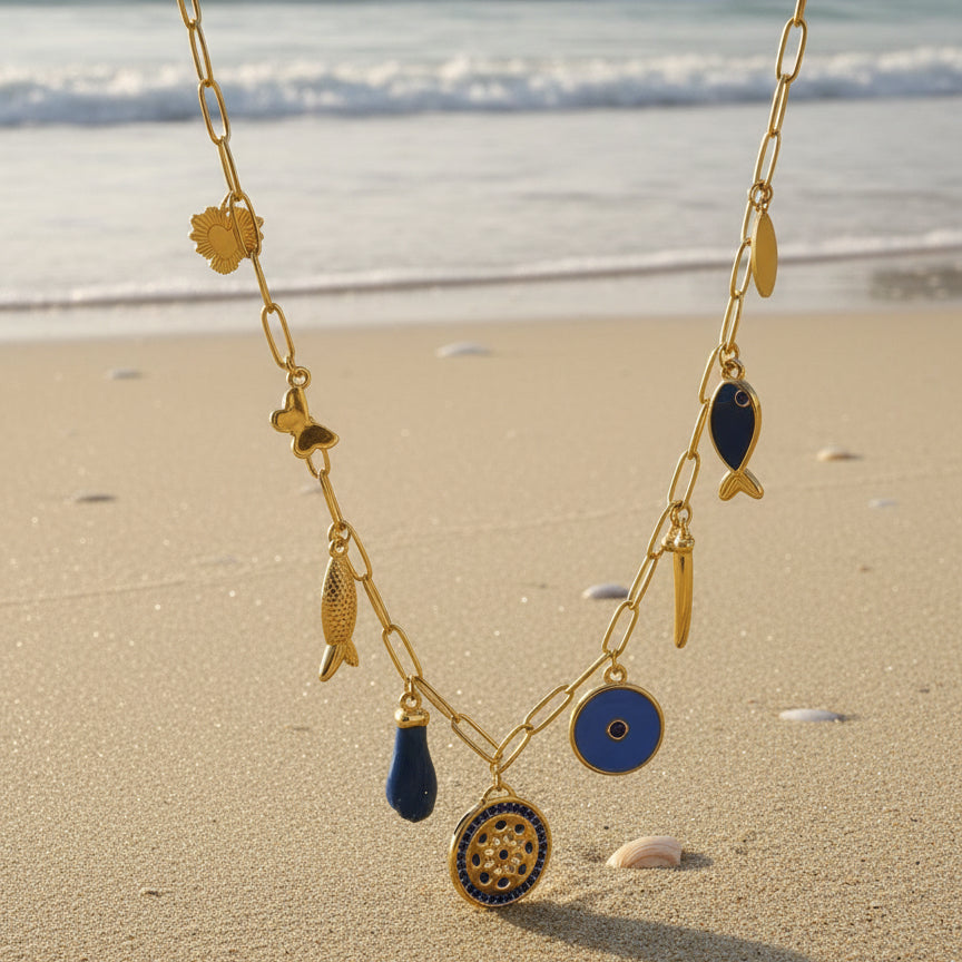 Naszyjnik z różnymi zawieszkami