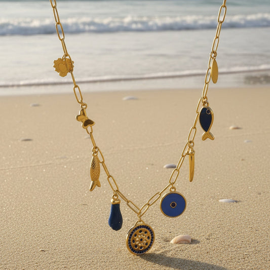 Naszyjnik z różnymi zawieszkami