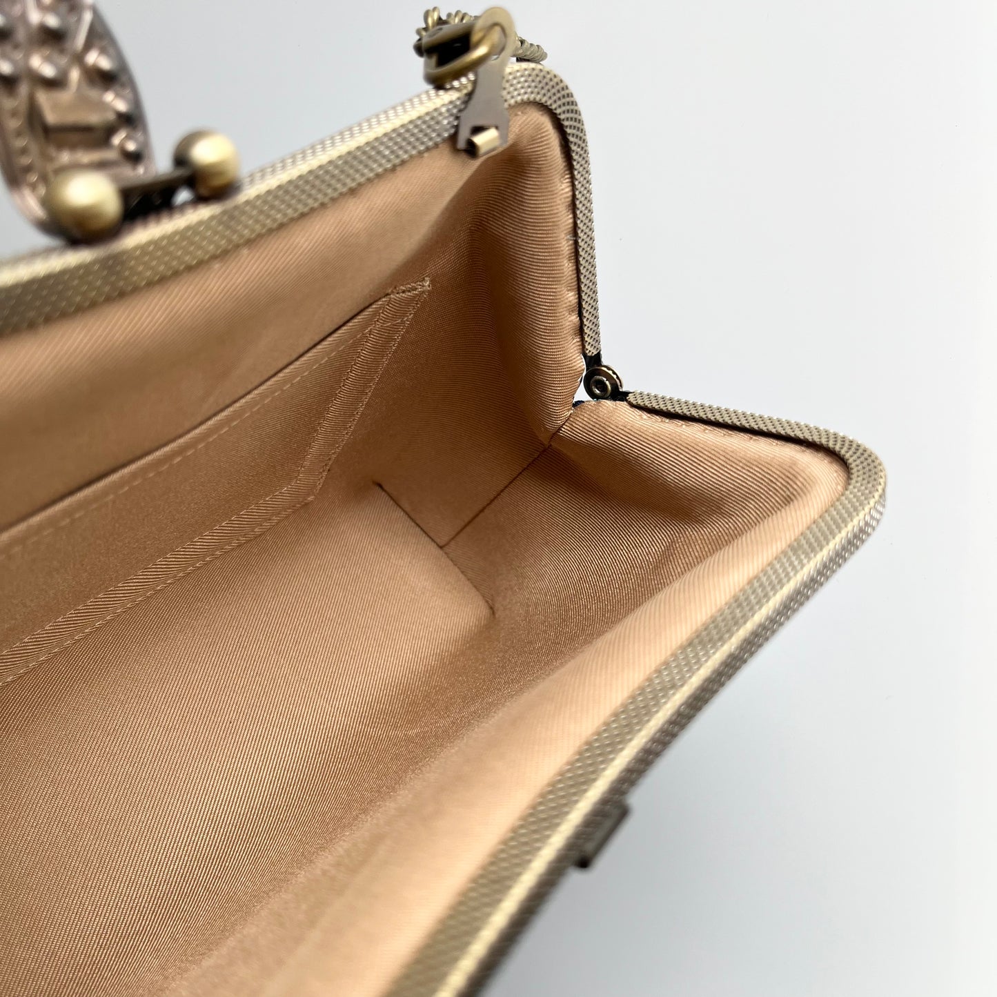 Gradient clutch bag (gold)