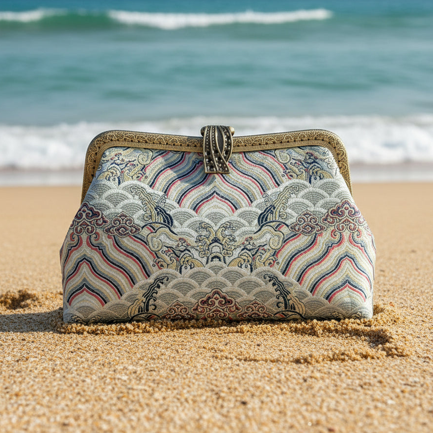 Milky Sea Abyss Seiden-Clutch