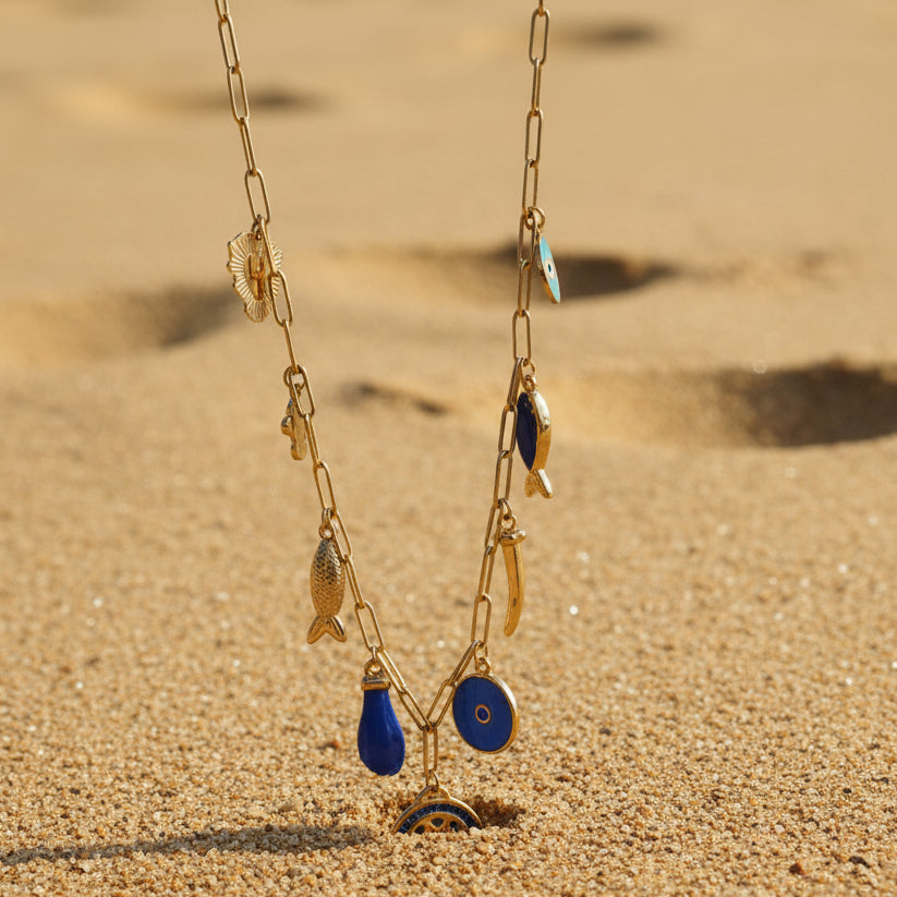 Naszyjnik z różnymi zawieszkami