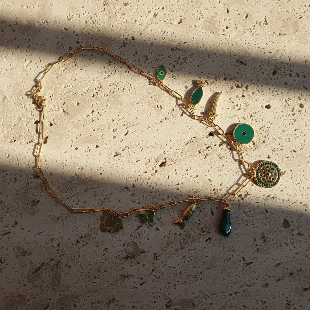 Naszyjnik z różnymi zawieszkami