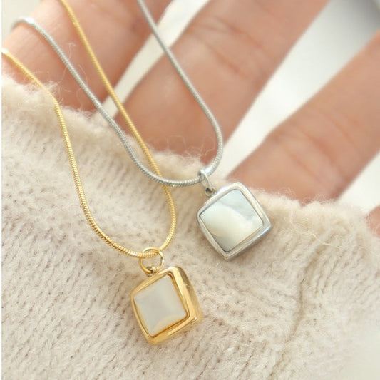 Necklace Square with mother of pearl